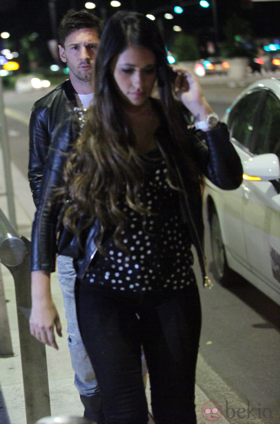 Leo Messi y Antonella Roccuzzo a la salida de un restaurante de Milán