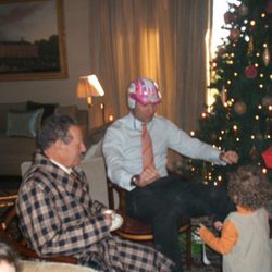 El Príncipe Felipe divierte a su sobrina Carla junto a Francisco Rocasolano