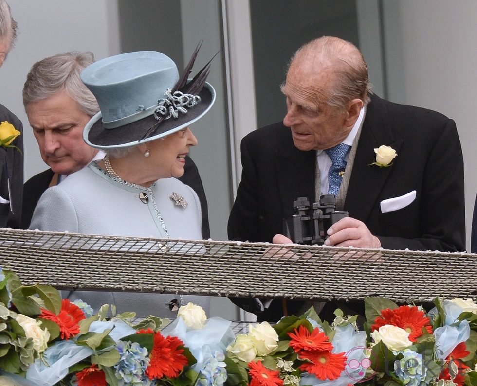 La Reina Isabel y el Duque de Edimburgo en el Derby de Epsom 2013