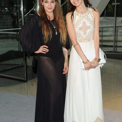 Jemima Kirke y Pamela Love en los Premios CFDA 2013