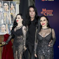 Alaska con Mario Vaquerizo y su figura del Museo de Cera de Madrid