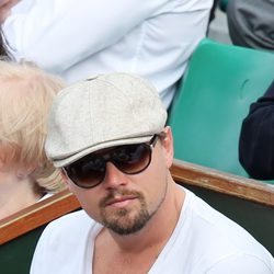 Leonardo DiCaprio viendo a Rafa Nadal en el Roland Garros 2013