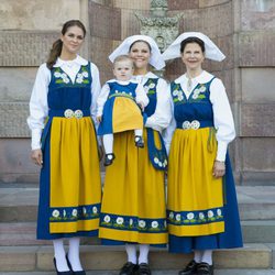 Las Princesas Magdalena, Estela y Victoria y la Reina Silvia en el Día Nacional de Suecia 2013