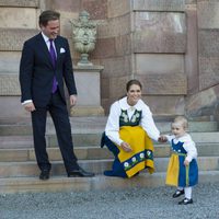 Chris O'Neill y la Princesa Magdalena con la Princesa Estela en el Día Nacional de Suecia 2013