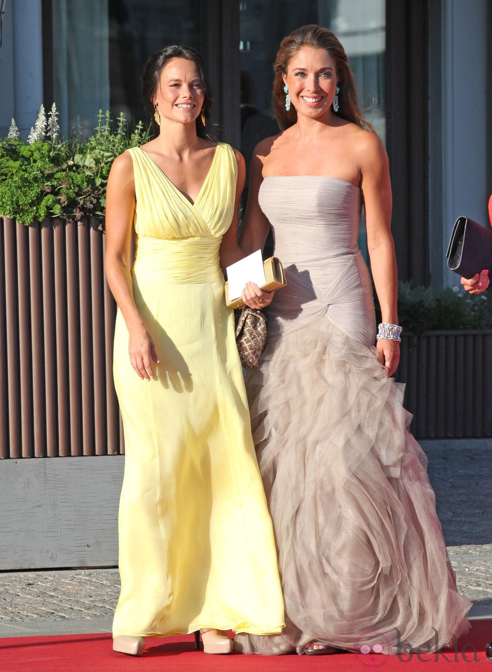 Sofia Hellqvist y Louise Gottlieb en la cena previa a la boda de Magdalena de Suecia y Chris O'Neill