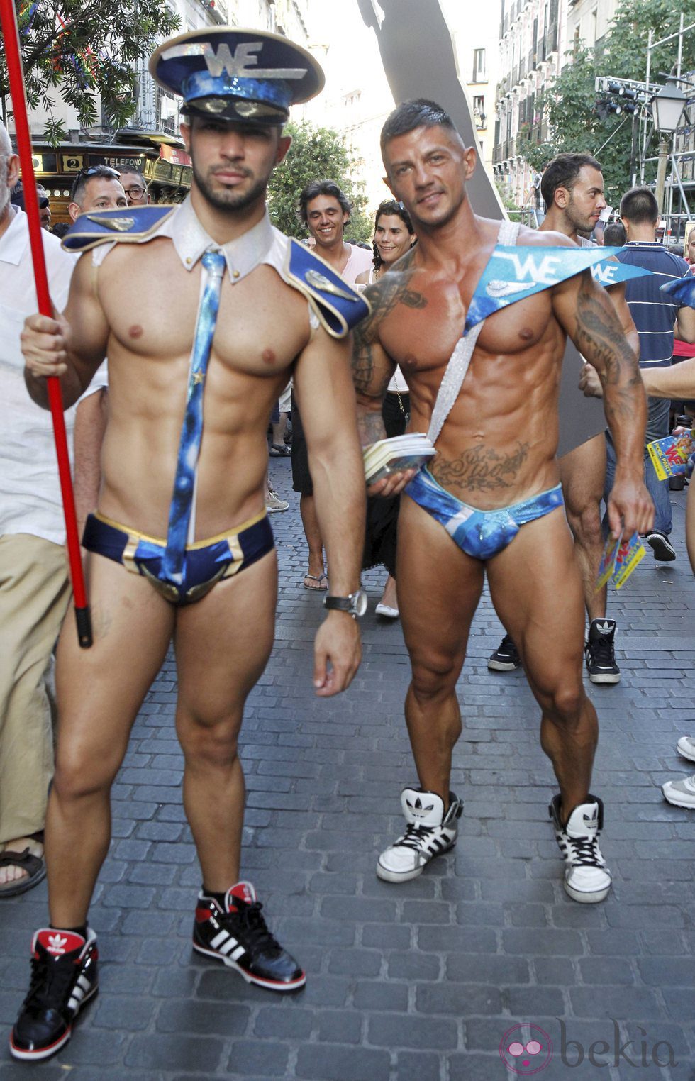 Dos hombres musculados en el pregón del Orgullo Gay 2013 de Madrid