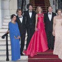 La Familia Real de Mónaco con Natalia Vodianova, Antoine Arnault y Karl Lagerfeld en el Baile del Amor