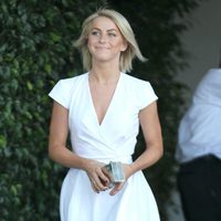 Julianne Hough a su llegada al baby shower de la cantante Fergie