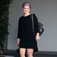 Kelly Osbourne a su llegada al baby shower de la cantante Fergie