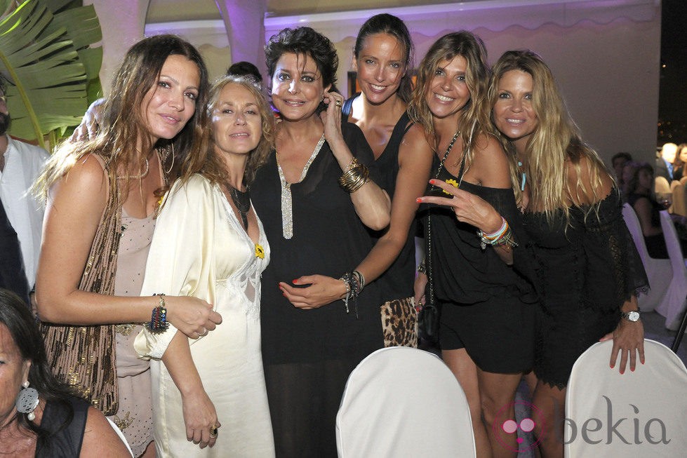 María Pineda, Estefanía Luyk, Arancha de Benito y Makoke en una fiesta de la Fundación Cudeca