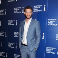 Liam Hemsworth en el almuerzo de la Asociación de la Prensa Extranjera de Hollywood