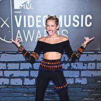Miley Cyrus, rebelde en la alfombra roja de los MTV VMA 2013