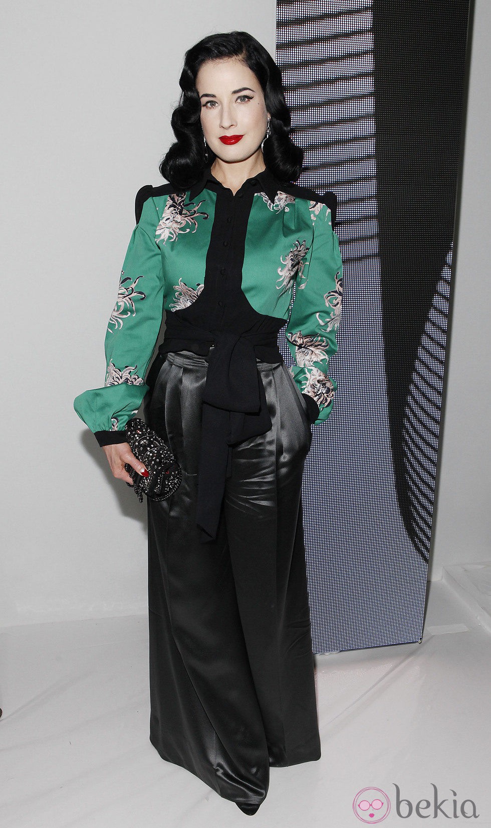 Dita von Teese en el desfile primavera/verano 2014 de Carolina Herrera en la Semana de la Moda de Nueva York 