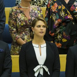 Chris O'Neill, la Princesa Magdalena y el Príncipe Carlos Felipe durante la apertura del Parlamento