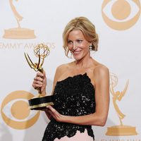 Anna Gunn con su Emmy 2013 a Mejor actriz de reparto de drama