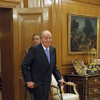 El Rey Juan Carlos el día previo a su operación de cadera para eliminar una infección