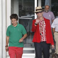 La Infanta Elena y Froilán tras visitar al Rey en el hospital