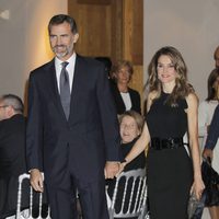 Los Príncipes Felipe y Letizia en la entrega de los Premios LIBER 2013