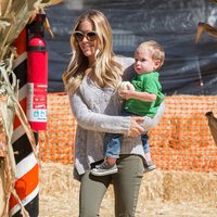 Kristin Cavallari en el parque de las calabazas de Los Ángeles con su hijo Camden Jack