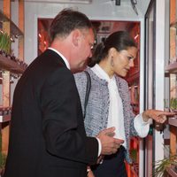 Victoria de Suecia aprende jardinería en Uppsala