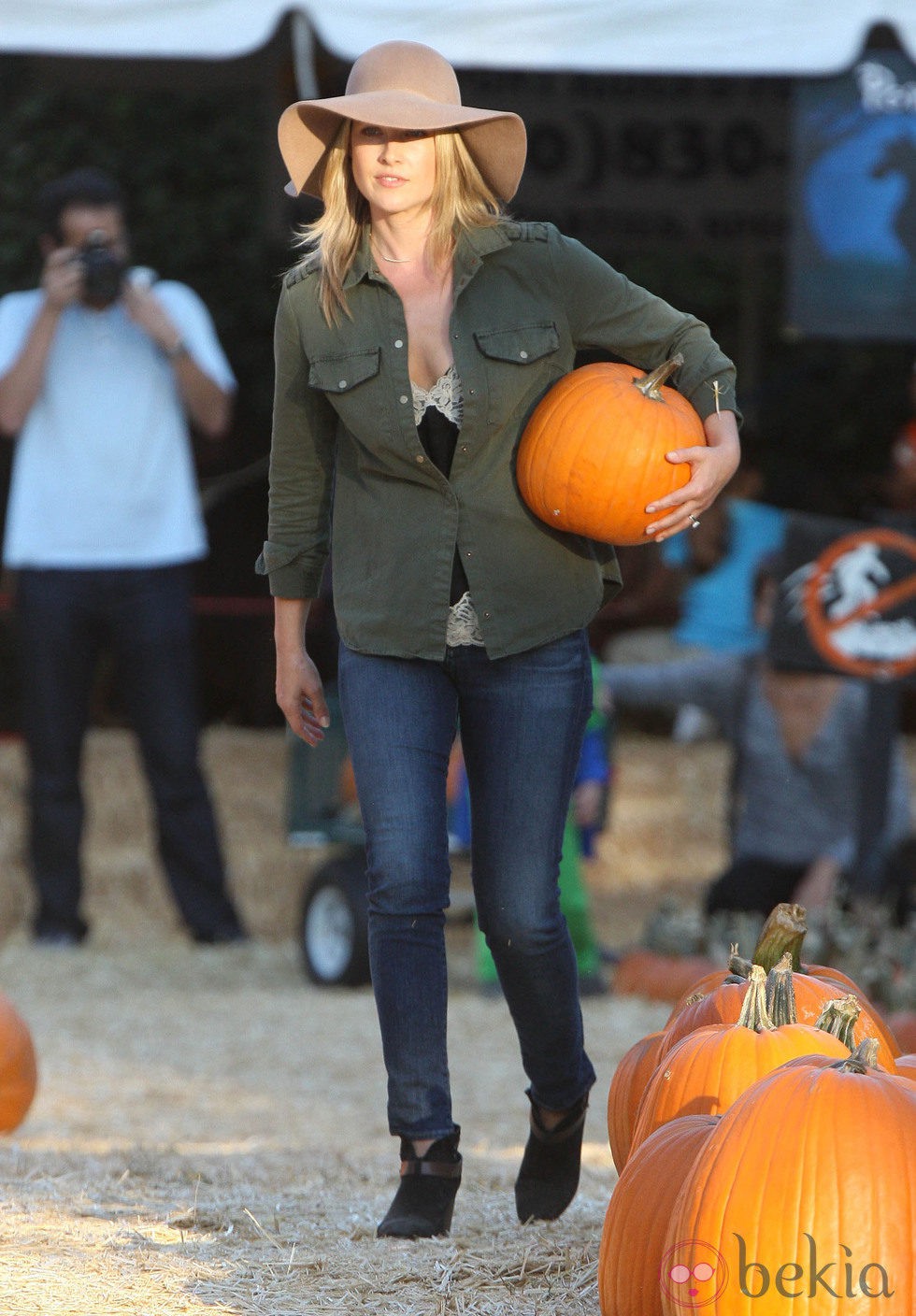 Ali Larter en el Pumpkins Patch de Los Ángeles