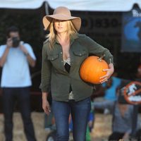 Ali Larter en el Pumpkins Patch de Los Ángeles