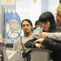 Bimba Bosé y su novio, muy cariñosos en el supermercado