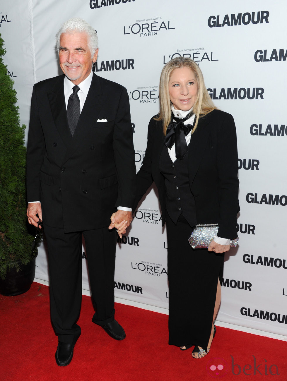 Barbra Streisand y su marido en los premios Glamour Mujer del Año 2013 en Nueva York