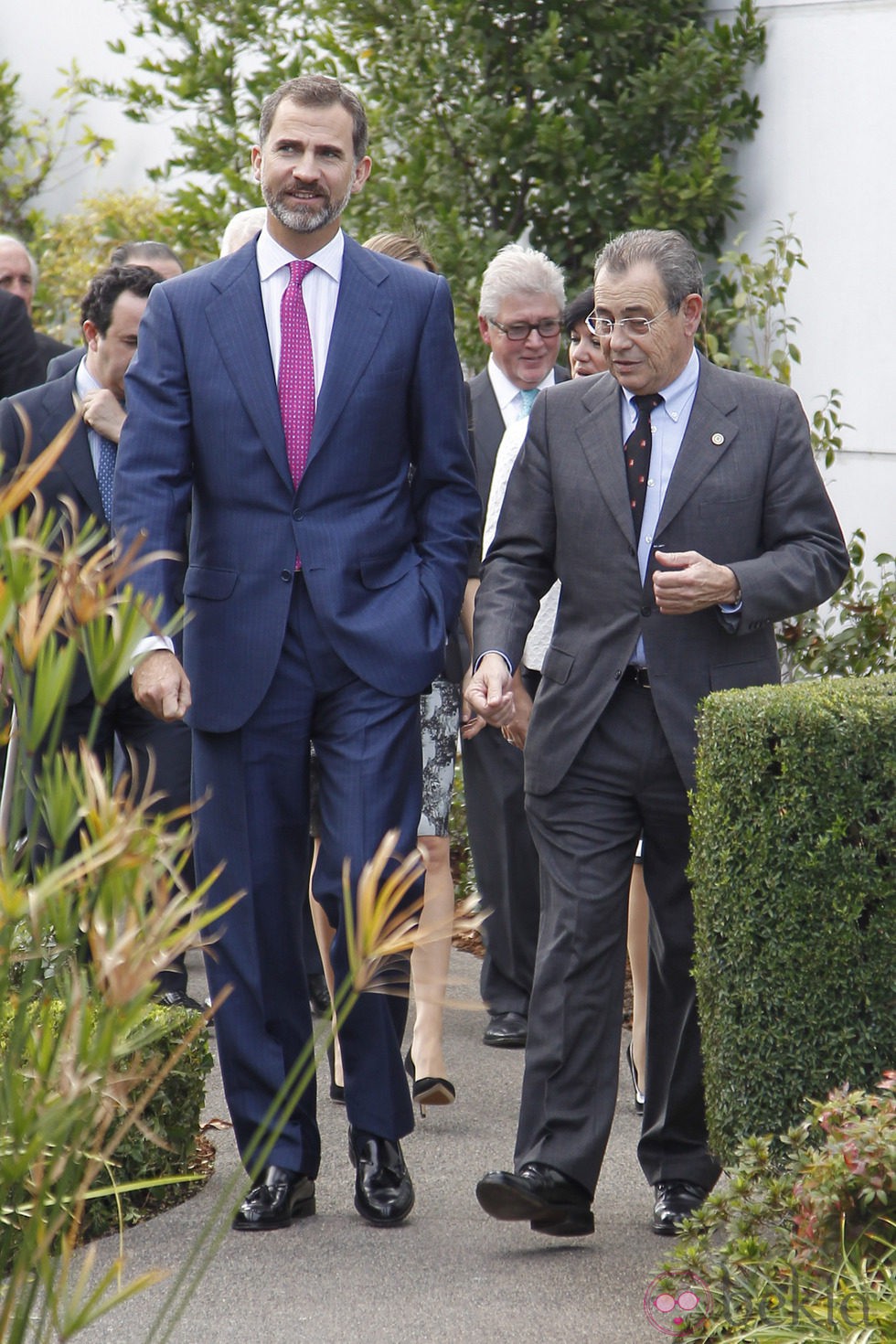 Felipe de Borbón en su visita a la planta de producción Grifols
