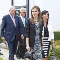 La Princesa Letizia durante su visita a la planta de producción Grifols