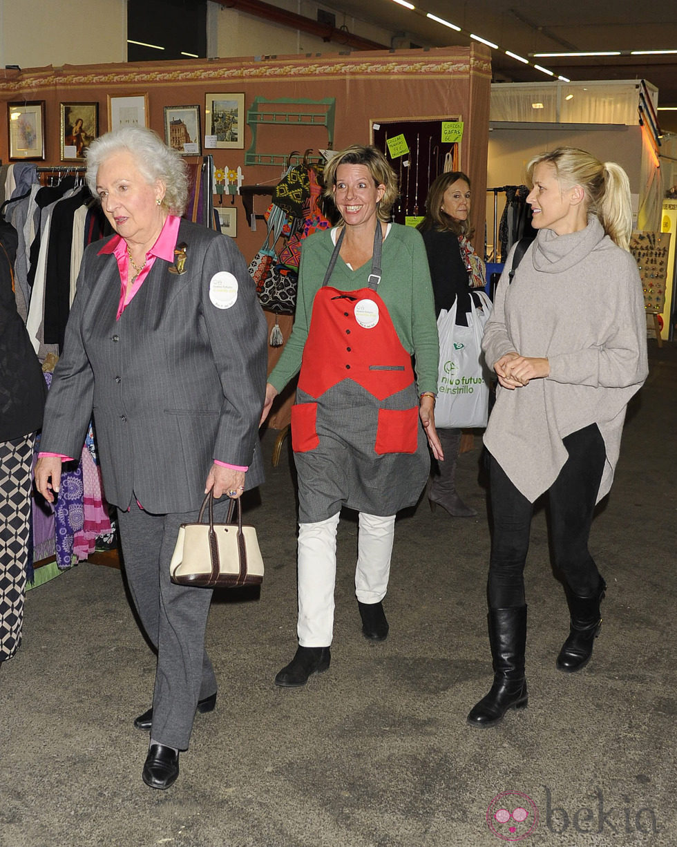 La Infanta Pilar, Simoneta Gómez-Acebo y Winston Holmes Carney en el Rastrillo Nuevo Futuro 2013