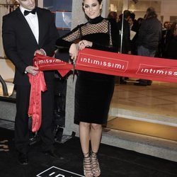 Blanca Suárez corta la cinta inaugural de una tienda en Madrid