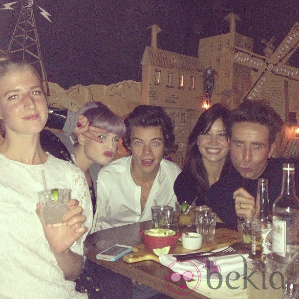 Kelly Osbourne, Harry Styles y Daisy Lowe en la fiesta de cumpleaños de Pixie Geldof