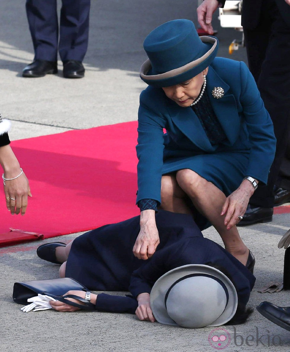 La princesa Akiko se desmaya durante una recepción