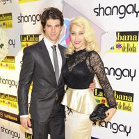 Innocence y Sergio Arce en el estreno de 'Campanadas de Boda'
