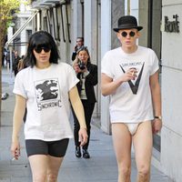 Bimba Bosé y Charlie Centa pasean semidesnudos por Madrid