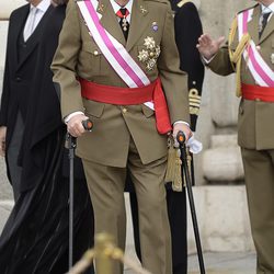 El Rey Juan Carlos con muletas en la Pascua Militar 2014