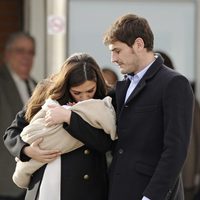 Iker Casillas y Sara Carbonero con su hijo Martín 