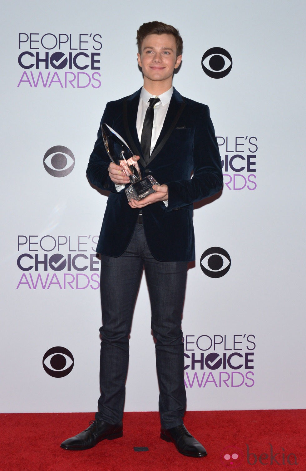 Chris Colfer en la alfombra roja de los People's Choice Awards 2014