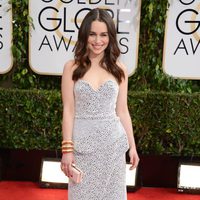 Emilia Clarke en la alfombra roja de los Globos de Oro 2014