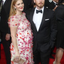 Drew Barrymore y Will Kopelman en la alfombra roja de los Globos de Oro 2014