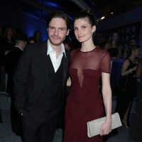 Daniel Brühl y Felicitas Rombold en la fiesta NBC tras los Globos de Oro 2014