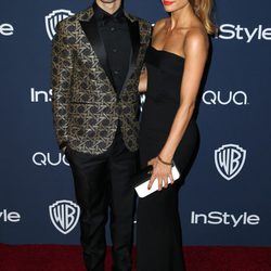 Joe Jonas y Blanda Eggenschwiler en la fiesta Warner Bros. tras los Globos de Oro 2014