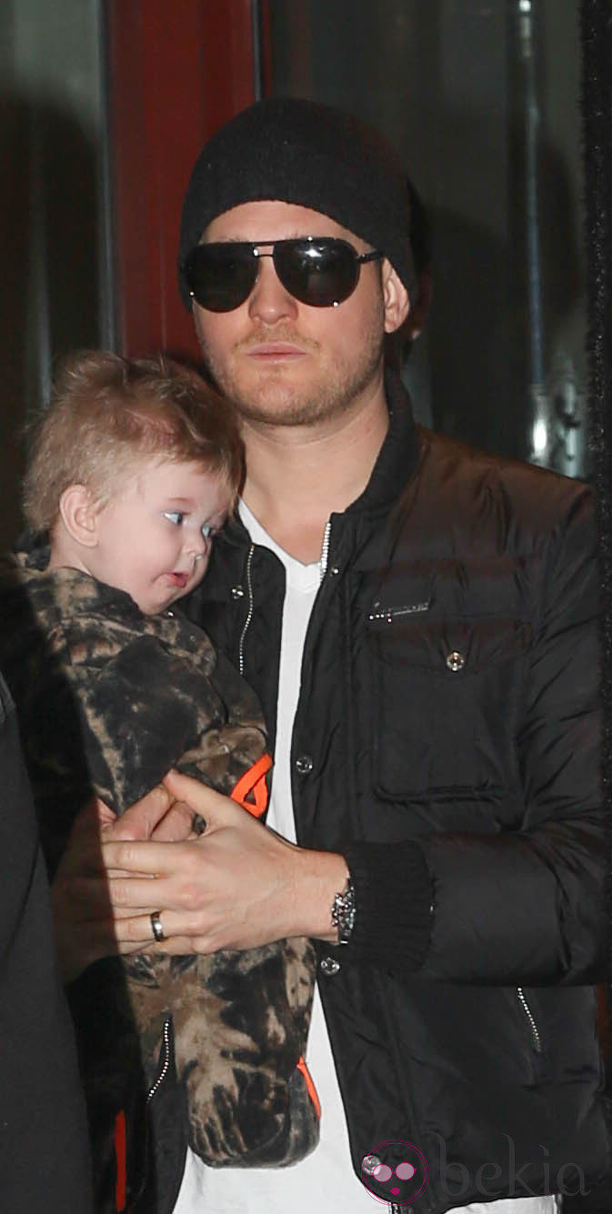 Michael Bublé con su hijo Noah por las calles de Ámsterdam