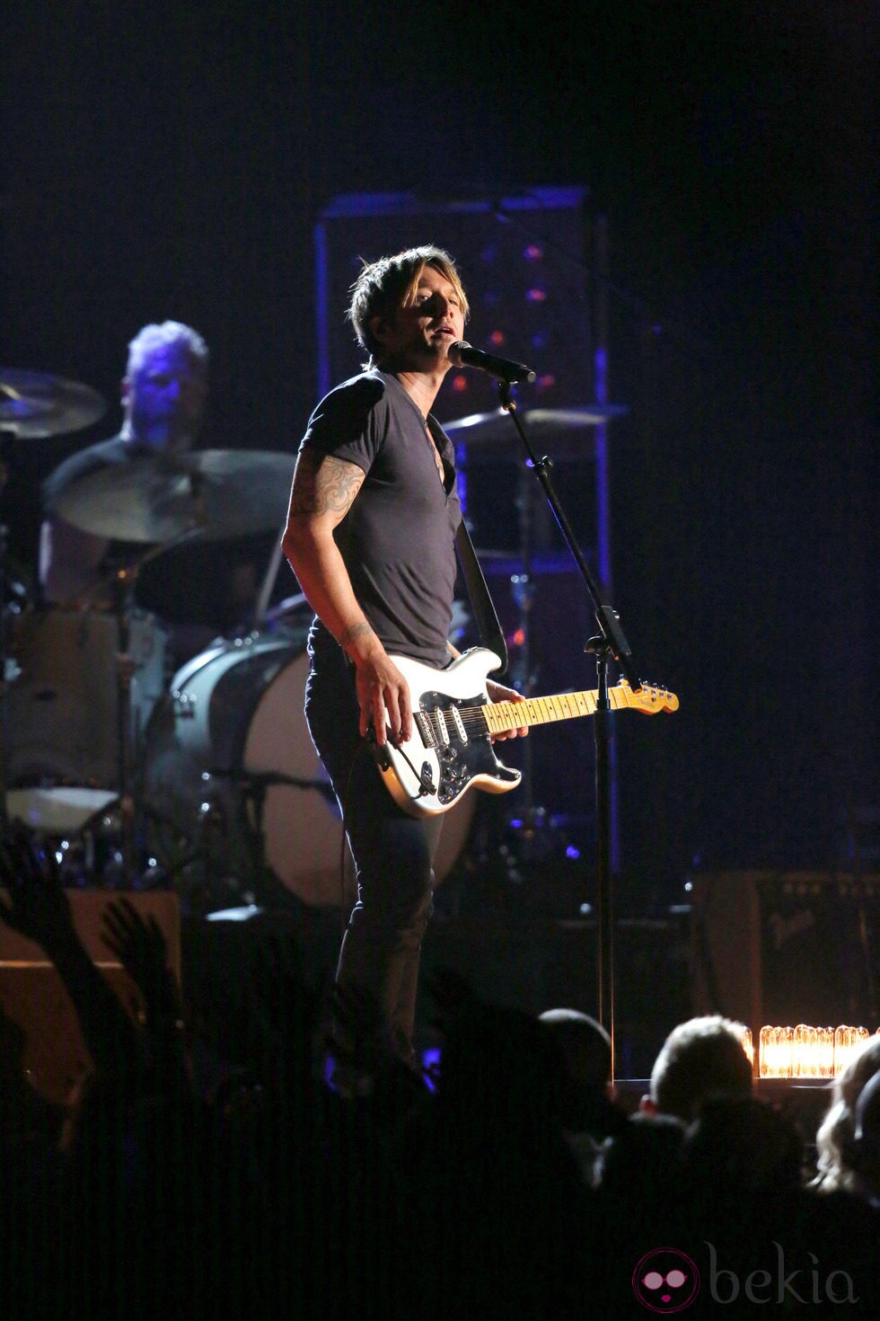Keith Urban durante su actuación en los Grammy 2014
