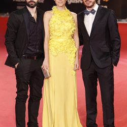 Rodrigo Sorogoyen, Aura Garrido y Javier Pereira en la alfombra roja de los Premios Feroz 2014