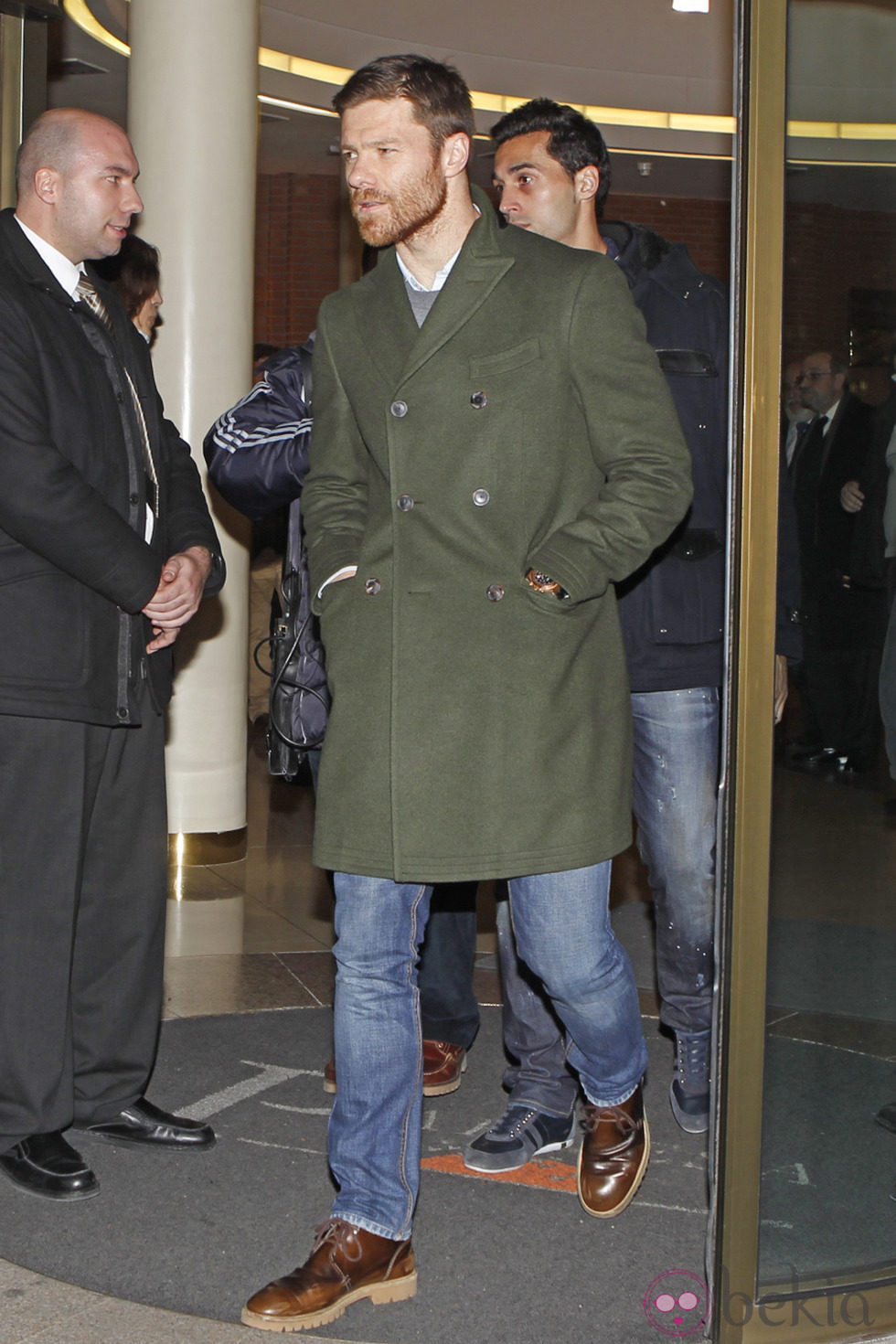 Xabi Alonso en el tanatorio de Luis Aragonés