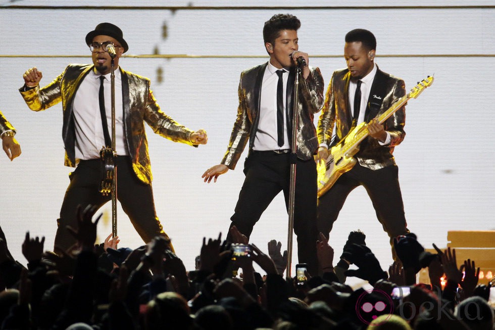 Bruno Mars protagoniza la actuación principal de la Super Bowl 2014