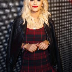 Rita Ora en el desfile de DKNY de la Semana de la Moda de Nueva York 2014