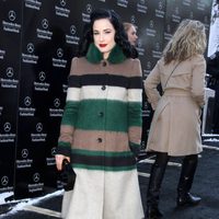 Dita Von Teese en el desfile de Carolina Herrera de la Semana de la Moda de Nueva York 2014